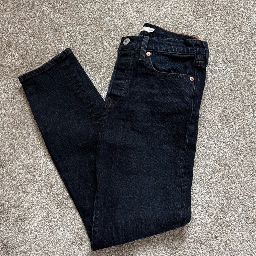 Levi's Women's Premium Wedgie Icon Fit Jeans 26